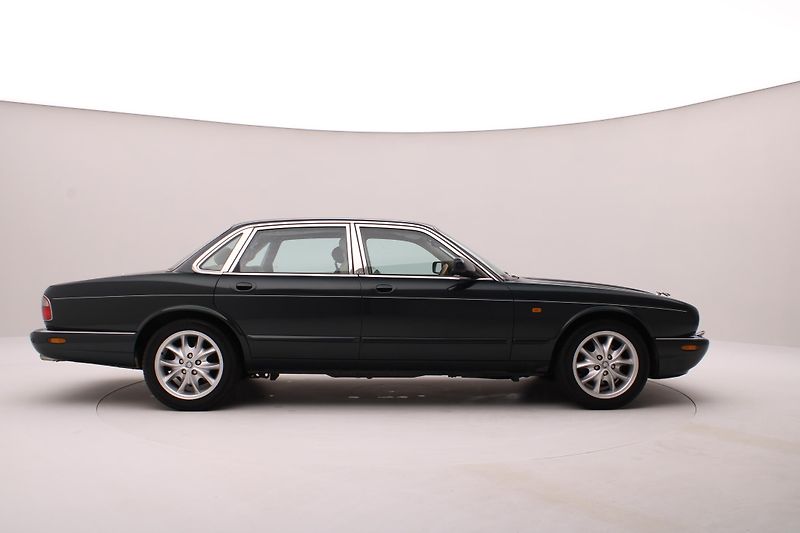 Jaguar XJ V8 4.0 SOVEREIGN AUT - fotka 13 z 31