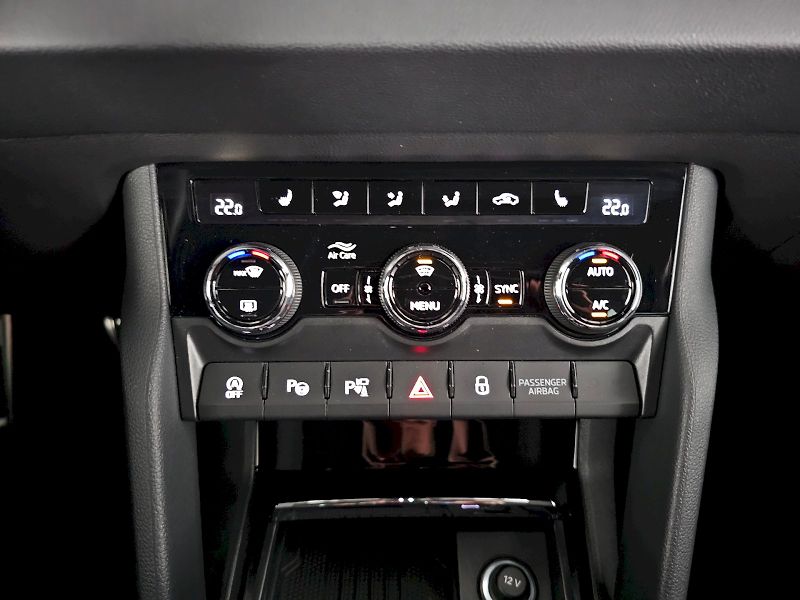 Škoda Karoq (2025) 2.0TSi 140kW 4X4 SPORTLINE TAŽ - fotka 28 z 35