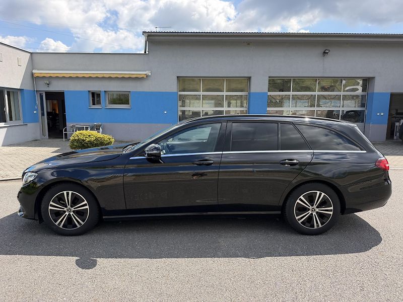 Mercedes-Benz Třídy E Kombi 220D 143kW 4MATIC  - fotka 9 z 21
