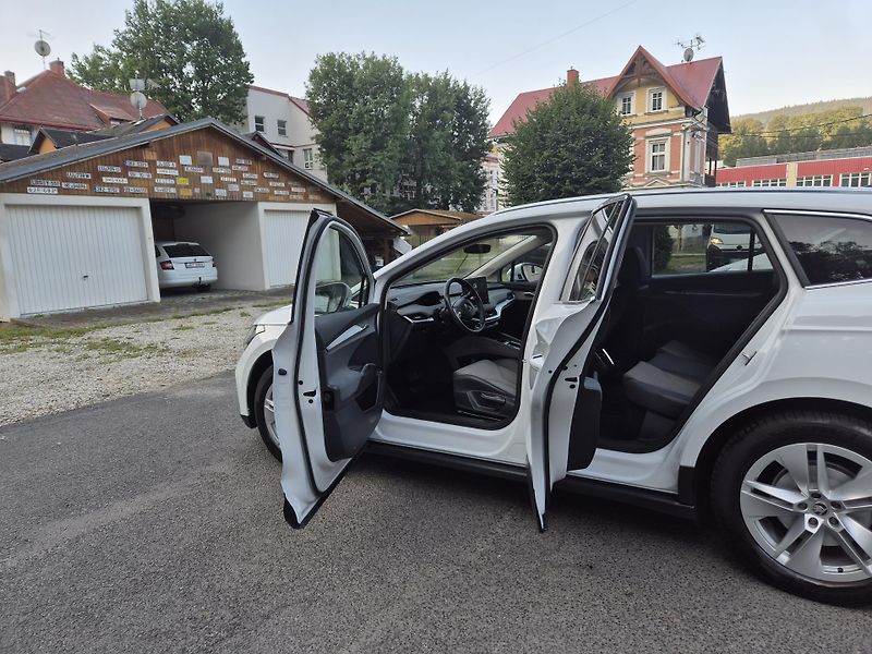 Škoda Enyaq 150kw, iV80 19ALU SOH 92% - fotka 13 z 45
