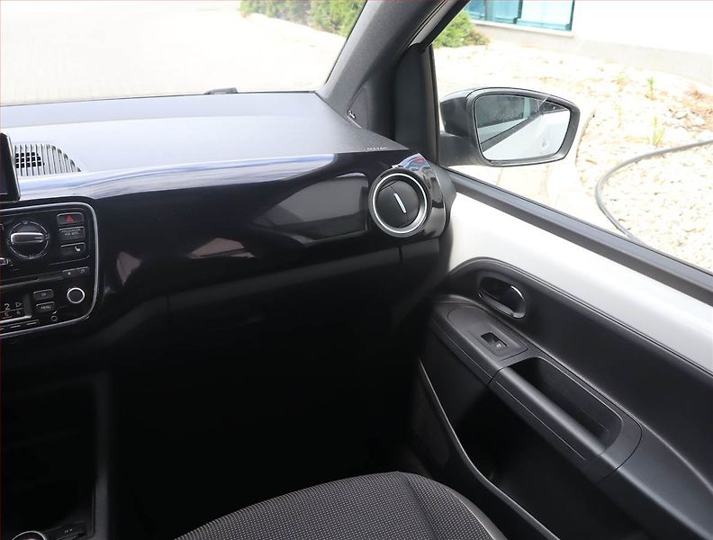 Volkswagen up! (2014) 1.0 MPI, Navi, Tempomat - fotka 8 z 20