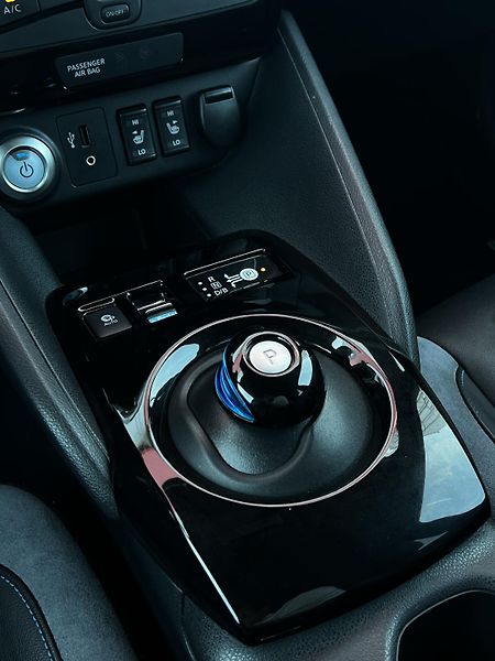 Nissan Leaf EV 110kW 40kWh Tekna - fotka 14 z 26