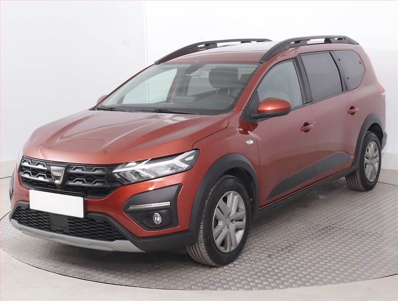 Dacia Jogger (2022) Comfort 1.0 TCe, 7 míst - fotka 2 z 17