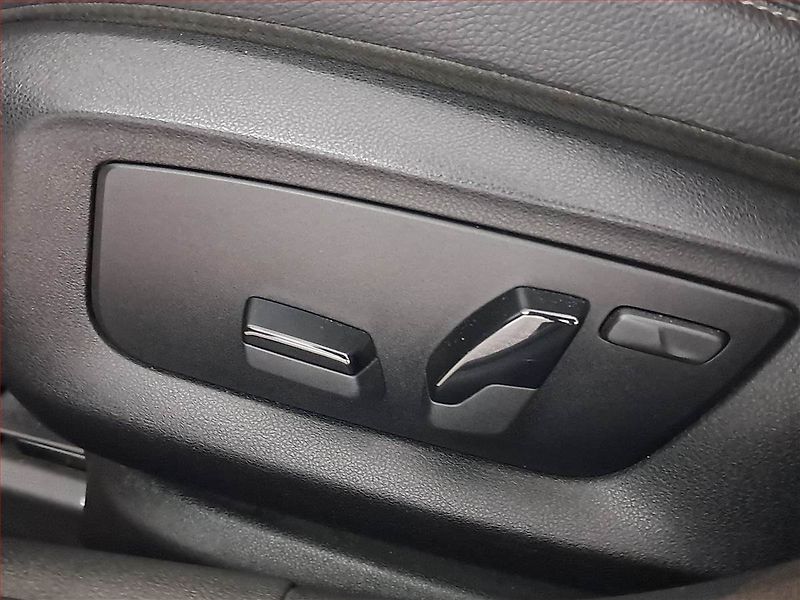 BMW Řada 5 (2017) 520d, Automat, Kůže, Navi - fotka 24 z 26