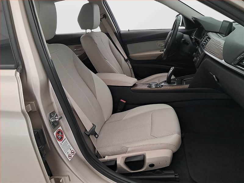 BMW Řada 3 (2015) Modern Line 320 d xDrive, 4X4 - fotka 9 z 20