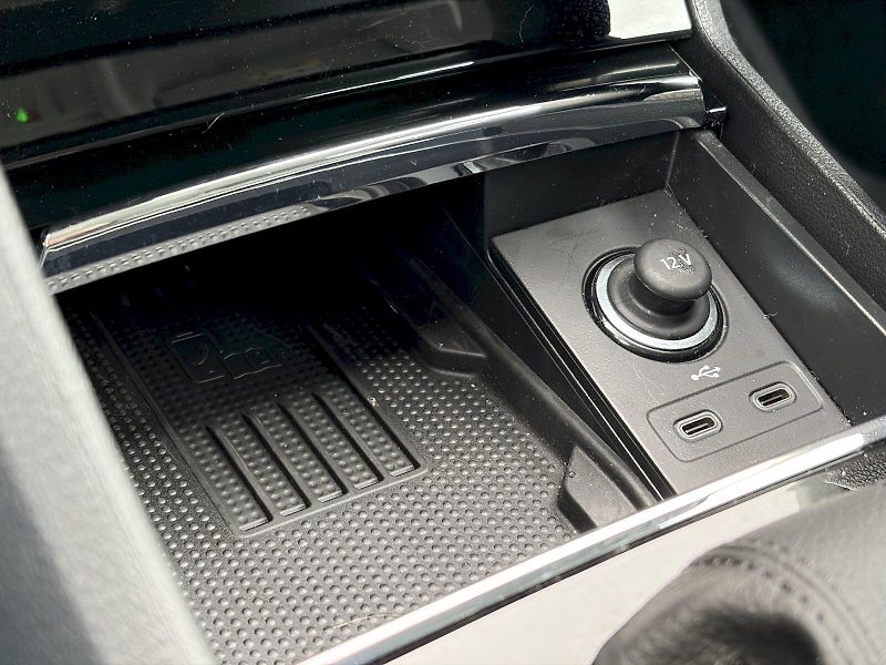 Škoda Karoq (2025) DSG 4x4  2.0 TDI / 110 kW / TO - fotka 20 z 34
