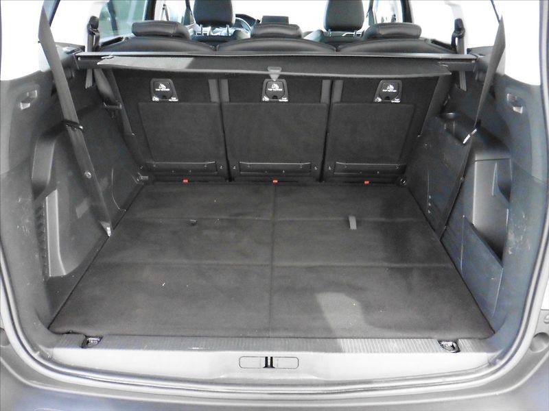 Peugeot 5008 2.0 HDi Allure 7.míst - fotka 9 z 17