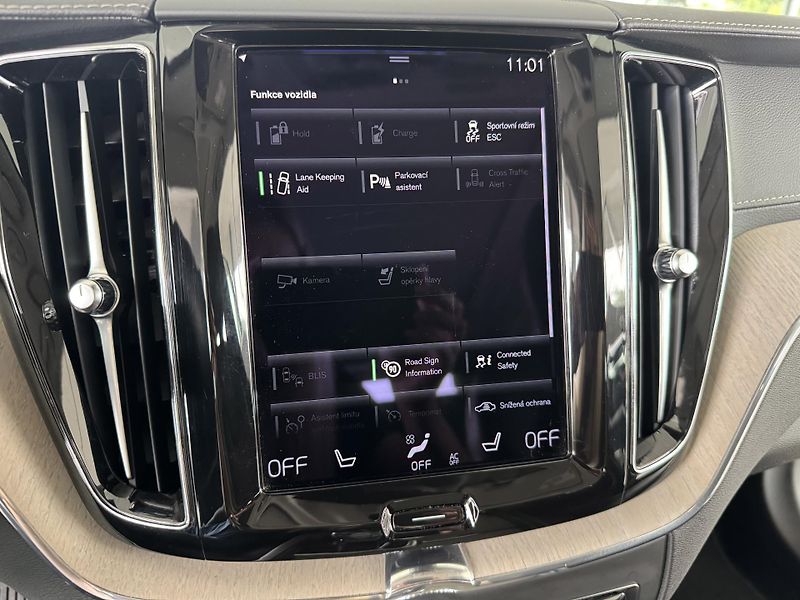 Volvo XC60 T8 AWD*Recharge*REZERVACE! - fotka 22 z 36