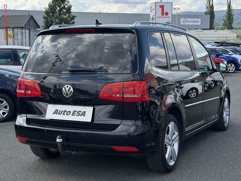 Volkswagen Touran (2010) 2.0 TDi, Highline, DSG, bixen - fotka 4 z 17