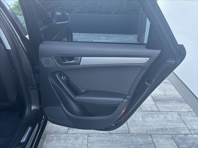 Audi A4 3,0 TDI 204PS  Ambiente A/T - fotka 20 z 49