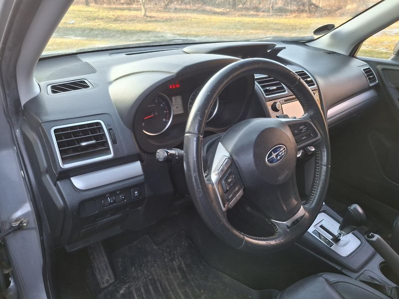 Subaru Forester 2.0 benzin  Rezervace - fotka 27 z 43