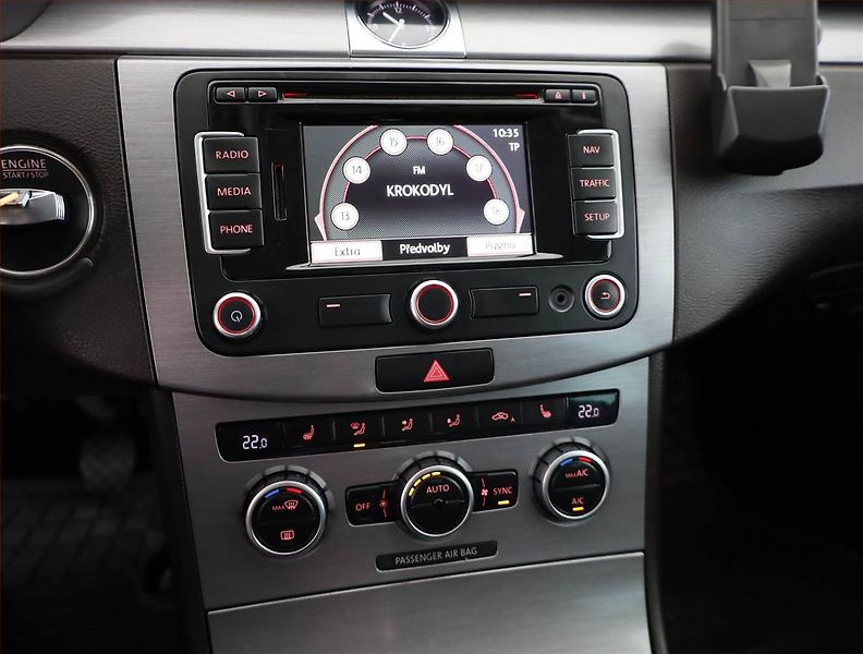 Volkswagen Passat (2014) 2.0 TDI, Navi, Tempomat - fotka 10 z 18
