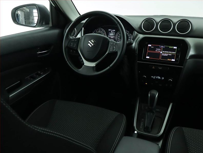 Suzuki Vitara (2018) 1.0 BoosterJet, Automat - fotka 7 z 16