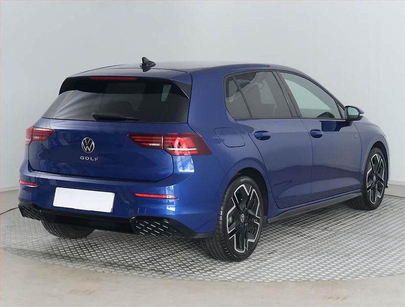 Volkswagen Golf (2026) R-Line 1.5 TSI - fotka 5 z 19