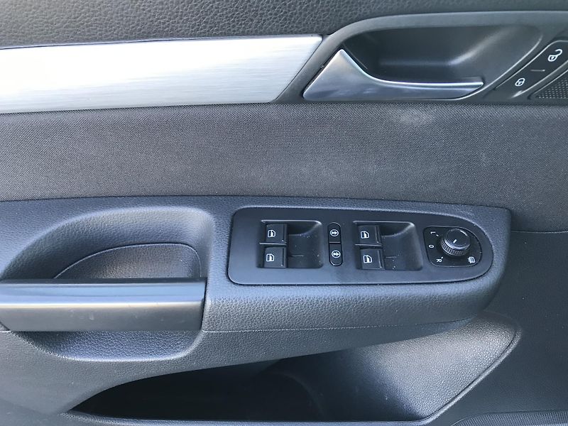 Volkswagen Sharan  2.0 TDI 110 KW,DSG,NAVI,5-MÍS - fotka 8 z 19