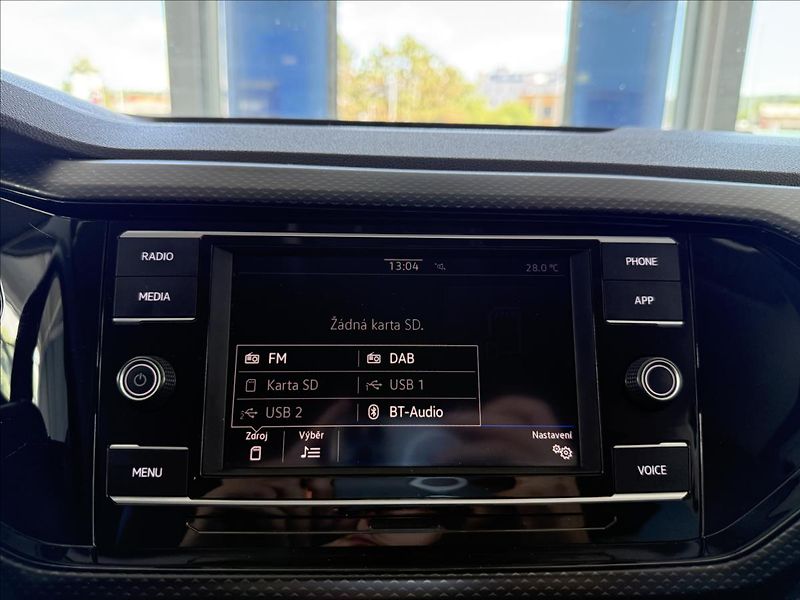 Volkswagen T-Cross 1,0   TSI 81kW,DSG,1.MAJ,SERVI - fotka 20 z 28