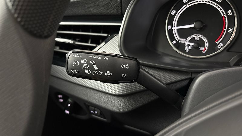 Škoda Scala 1.0 TSI Ambition - fotka 14 z 23