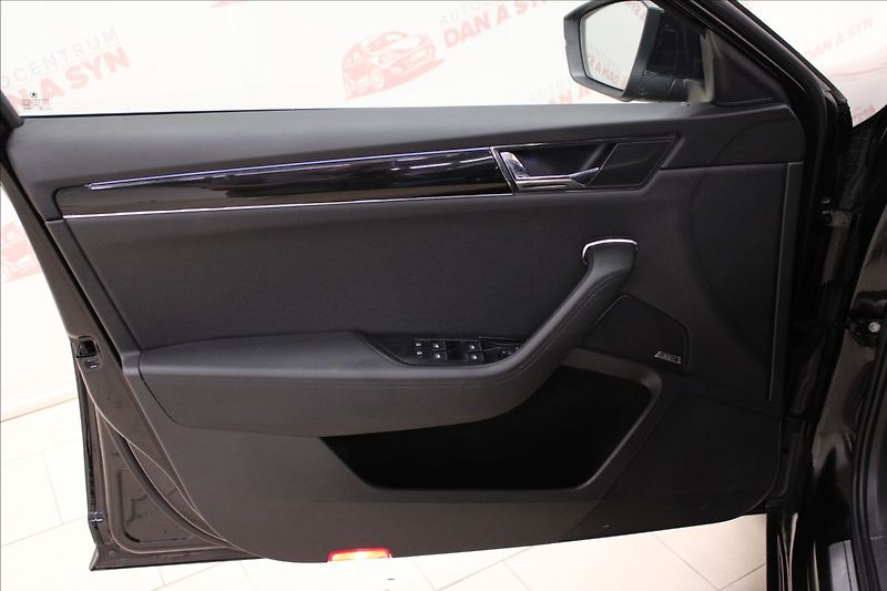 Škoda Superb 1,4 TSI IV L&K 1.majitel CZ - fotka 9 z 27