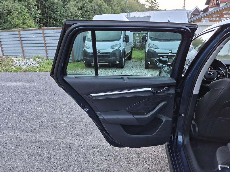 Škoda Octavia Combi Scout TDi 147kw DSG 4x4 - fotka 37 z 49