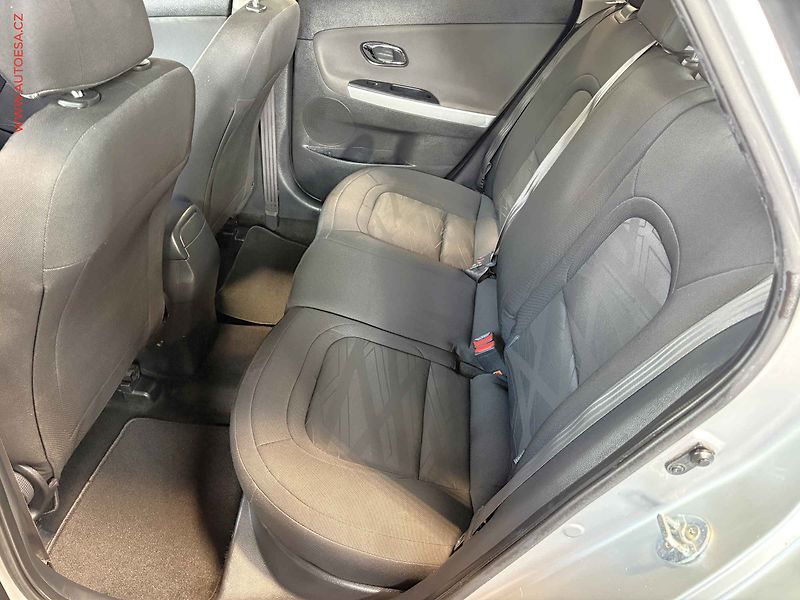 Kia Ceed (2013) 1.4 i - fotka 10 z 14