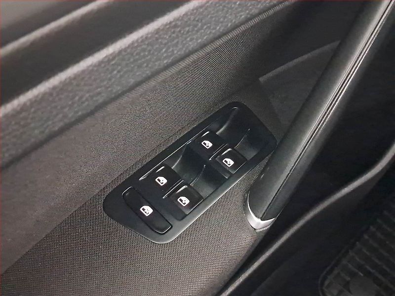 Volkswagen Golf (2018) 1.0 TSI, Tempomat - fotka 18 z 20