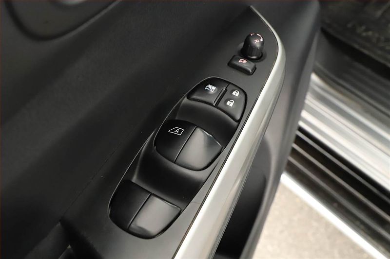 Nissan Navara (2016) 2.3 dCi, 4X4, Automat, Navi - fotka 18 z 18