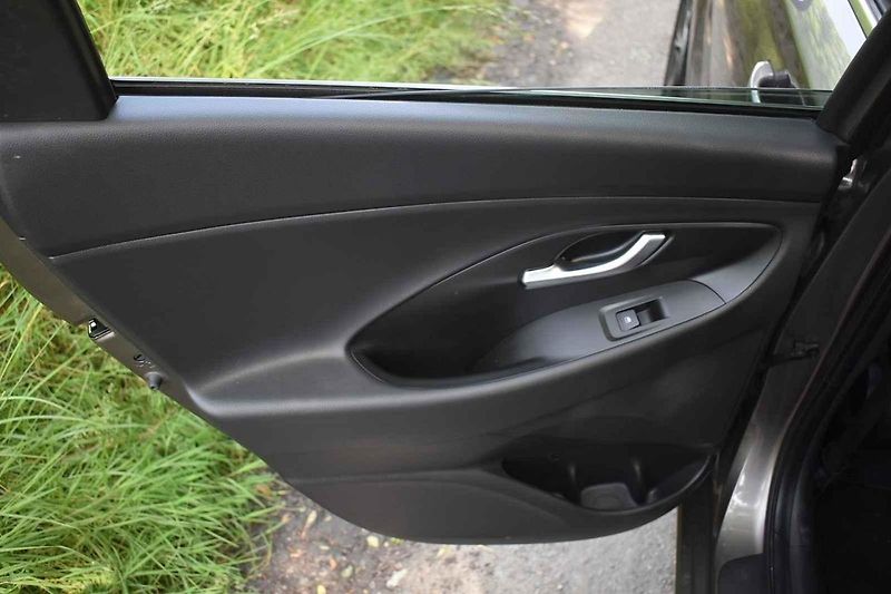 Tříletý exemplář Hyundai i30 kombi může novému majiteli dobře sloužit ještě dlouhou dobu.