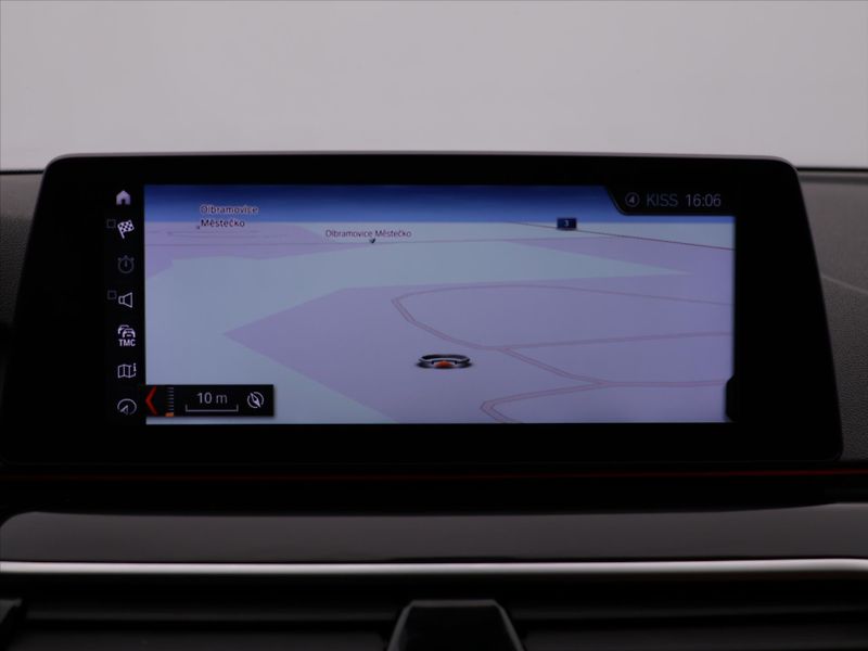 BMW Řada 5 2,0 520da 120kW Sport - fotka 25 z 38