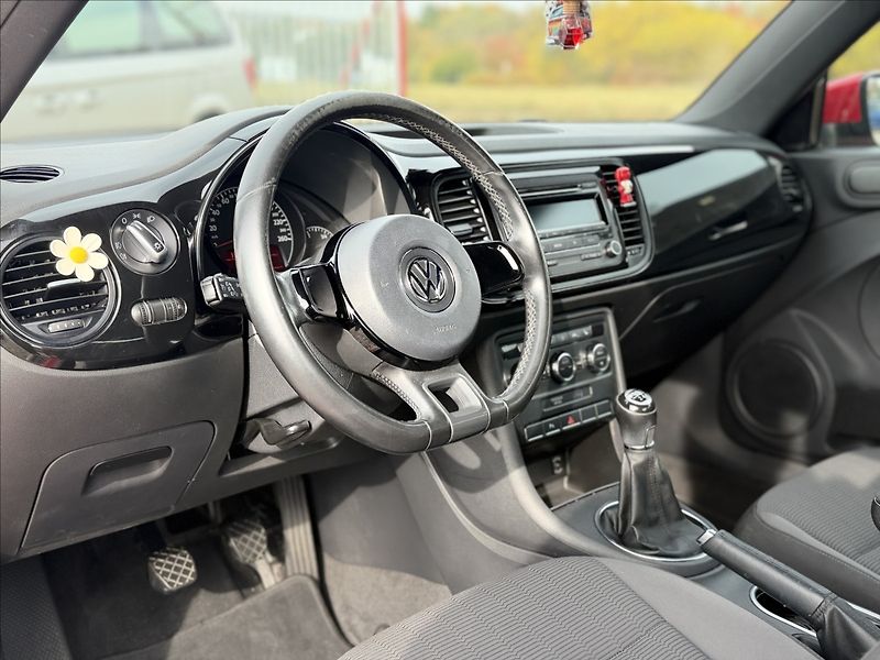 Volkswagen Beetle 1,6 TDI DIGIKLIMA, NOVÉ ZIMNÍ - fotka 10 z 20