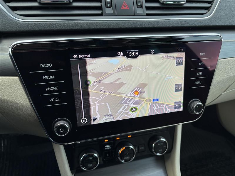 Škoda Superb 2,0 TDI 110kW Style AUT - fotka 36 z 40