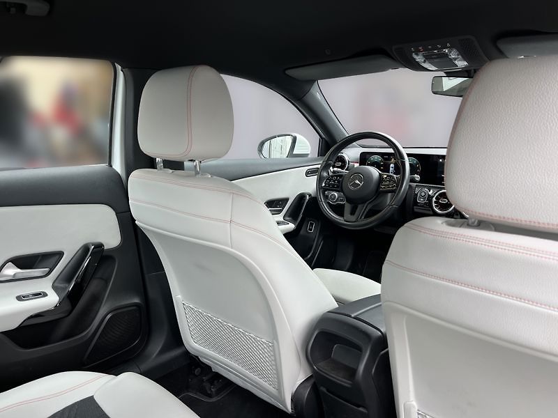 Mercedes-Benz Třídy A 200 sedan - fotka 21 z 21