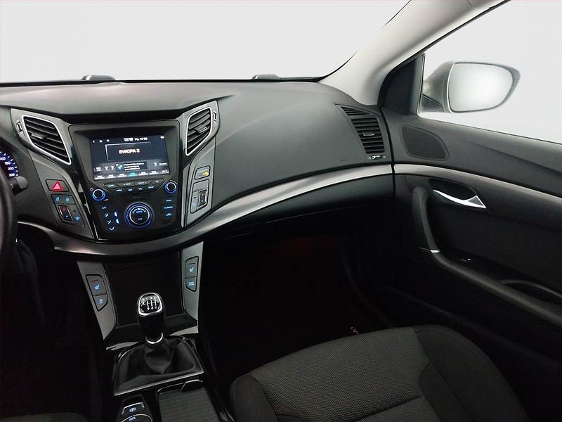 Hyundai i40 (2019) 1.6 CRDi, Serv.kniha, Navi - fotka 8 z 21