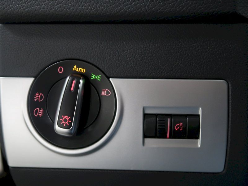 Volkswagen Multivan (2013) LIFE 2.0TDI 132KW 7MÍST - fotka 26 z 30
