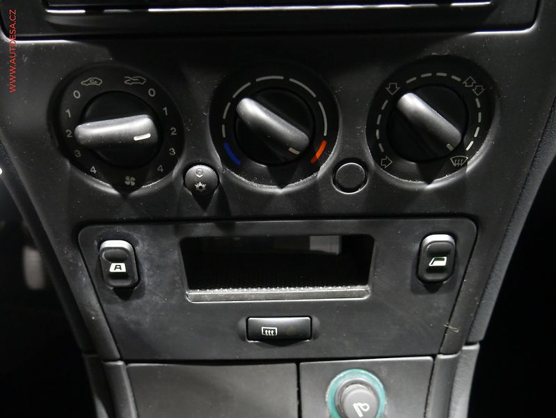 Citroën Xsara (2004) 1.4i, ČR, AC - fotka 12 z 12