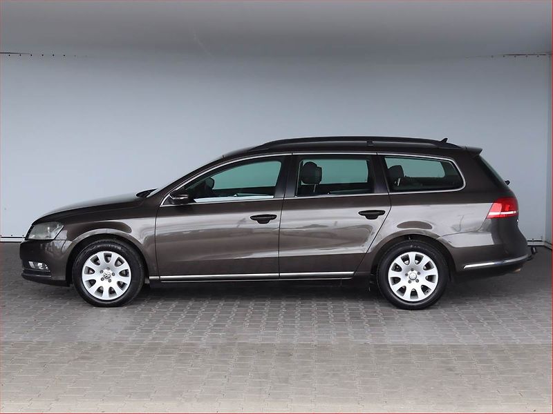 Volkswagen Passat (2012) 2.0 TDI, Navi, Tempomat - fotka 3 z 24