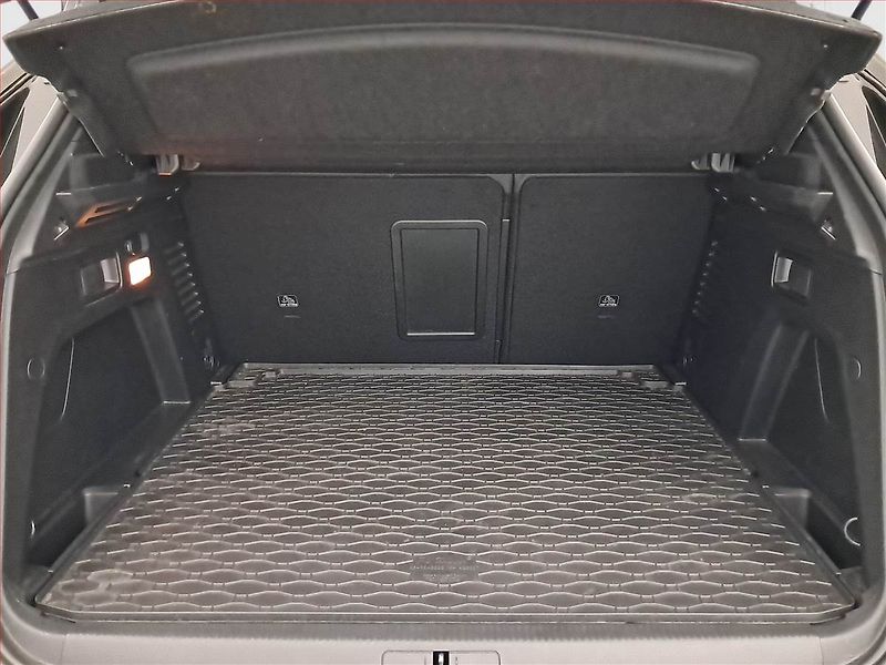 Peugeot 3008 (2023) 1.2 PureTech - fotka 14 z 18