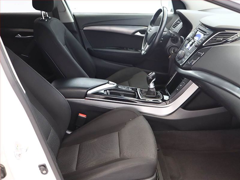 Hyundai i40 (2015) 1.7 CRDi, Xenony, Tempomat - fotka 7 z 16