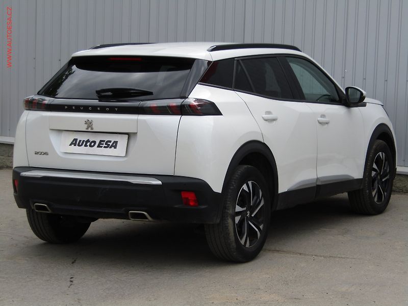 Peugeot 2008 (2021) 1.2PT, Allure - fotka 4 z 22