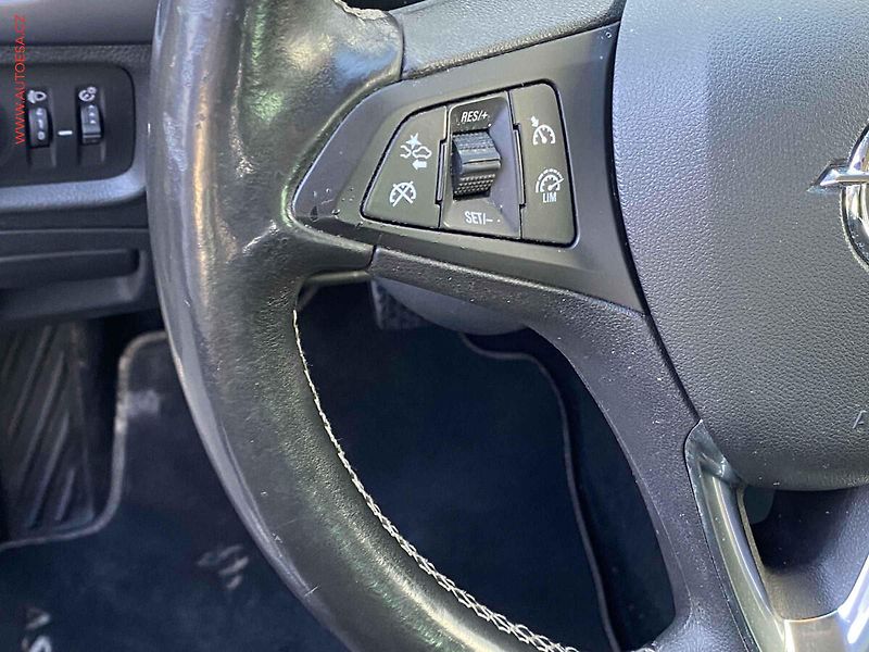 Opel Astra (2019) 1.4 T, Edition, navi, kamera - fotka 13 z 17