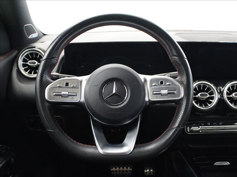 Mercedes-Benz GLB 2,0 250 4Matic AMG Line - fotka 17 z 39