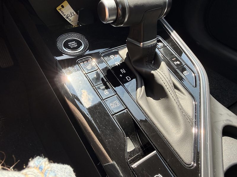 Kia Niro (2023) 1.6 GDI,HEV,ČR,5,5 L/100KM - fotka 17 z 22