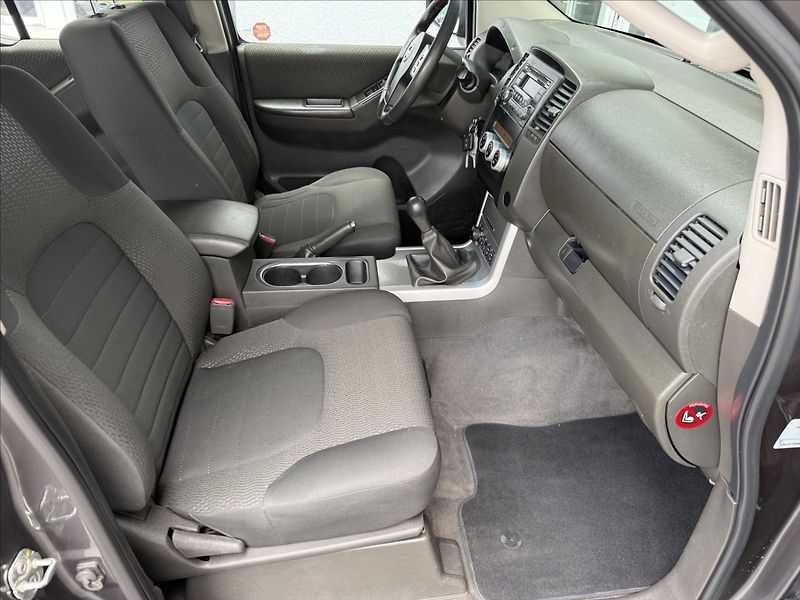 Nissan Navara 2,5 dCi 140kW,Hardtop,po servi - fotka 10 z 28