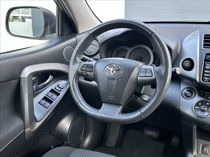 Toyota RAV4 2,0 158PS  Life A/T 4x4 - fotka 22 z 51