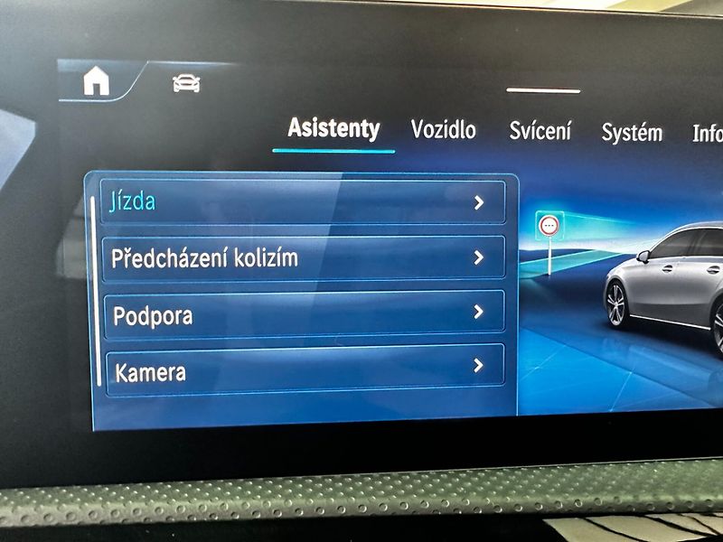 Mercedes-Benz Třídy A (2023) A 200 D - fotka 18 z 30