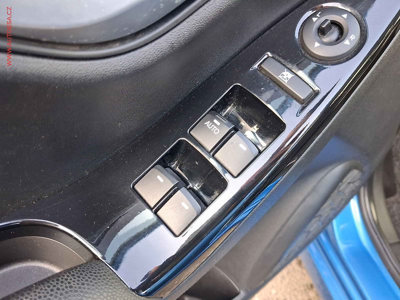 Hyundai ix20 (2018) 1.6i, Trend, navi, +kola - fotka 13 z 17
