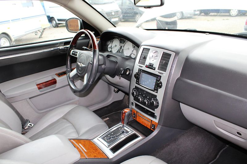 Chrysler 300C (2007) REZERVACE - fotka 14 z 16