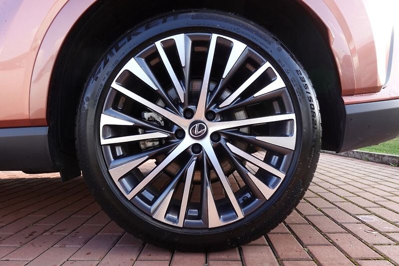 Lexus RX RX450+ PHEV Plug-in hybrid Exe - fotka 9 z 36