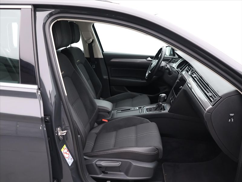Volkswagen Passat 2,0 TDI 140kW Alltrack 4M DSG - fotka 11 z 28
