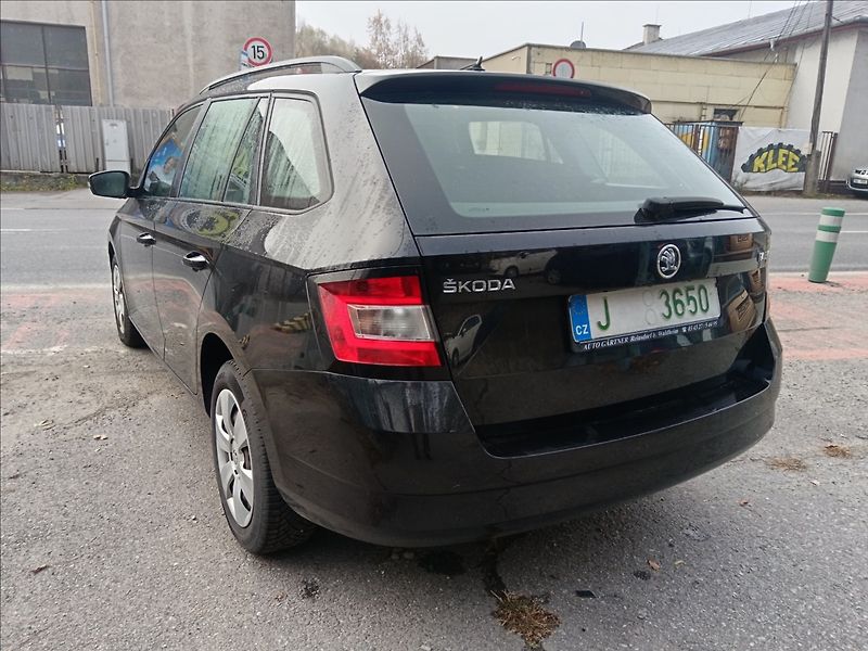 Škoda Fabia 1,0 MPi  Active - fotka 8 z 21
