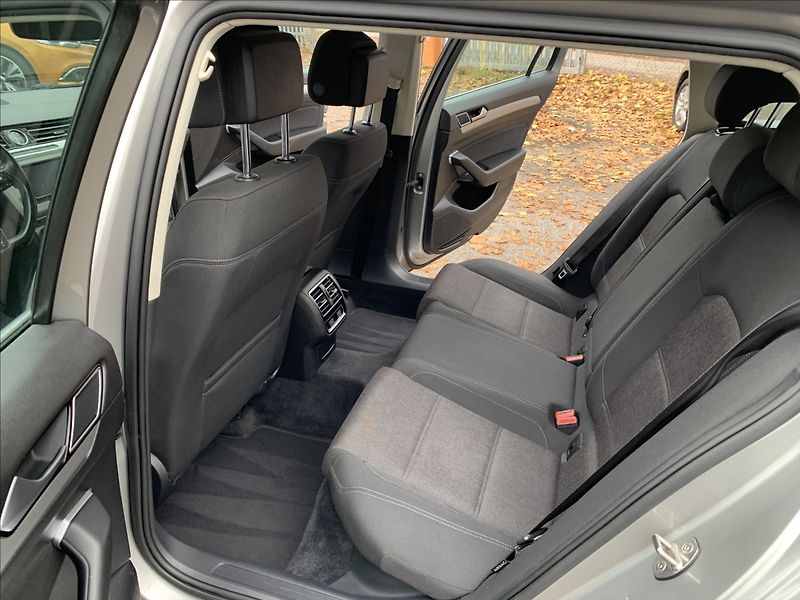 Volkswagen Passat 2,0 TDI,ČR - fotka 15 z 17